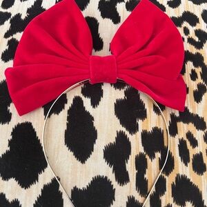 CUTEST RED VELVET Perfect size not too small not too big HAIR BOW HOLIDAY HONEY